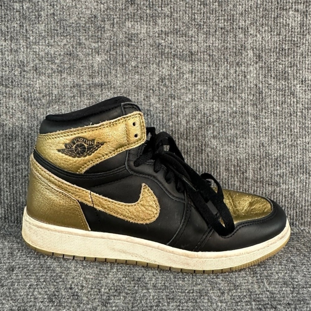 Nike Air Jordan 1 Retro High OG Black Metallic Gold Sneakers 5550 Women's 8